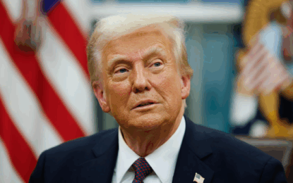 Tensión comercial en América del Norte: EE.UU. suspende negociaciones con Canadá por polémica publicitaria