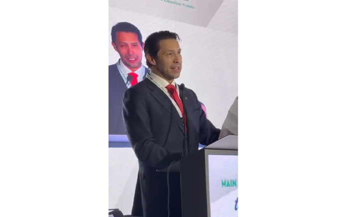 En representación de la presidenta nacional de Canacintra, María de Lourdes Medina Ortega, Alpízar definió E-Experience 2026 como “un punto de encuentro para la electromovilidad, los semiconductores y la electrónica avanzada”, y aseguró que el encuentro envía una señal clara al mercado. (Fotografía: Cortesía)