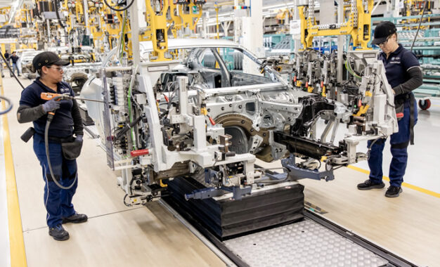 Exportaciones automotrices aceleran en marzo; ventas registran récord trimestral