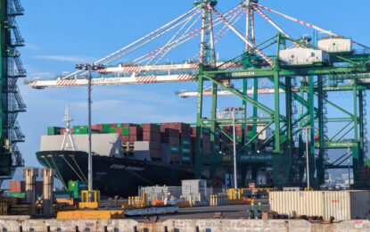 El Gobierno de Estados Unidos impone aranceles de 10% a 60 países, incluido México