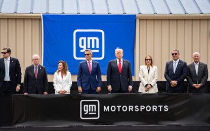 Trump dice a los trabajadores de GM que ha hecho más por ellos que sus padres