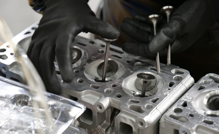 Partes de motor, suspensión y frenos fueron las categorías con mayor crecimiento trimestral entre los distribuidores de refacciones. (Fotografía: Auto Tech en Pexels)
