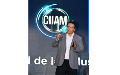 Robodogs y humanoides delinean el futuro de FORVIA Clarion Electronics